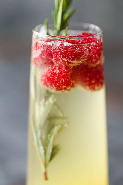 Champagne Punch - A festive cocktail for any occasion that's sure to impress! Unbelievably easy, fruity and refreshing! Can be made non-alcoholic as well. Champagne Punch Recipes, Pina Colada Cocktail, Champagne Recipe, 21 Party, Champagne Recipes Cocktails, Champagne Punch, Champagne Drinks, Whiskey Cocktail, Vodka Cocktails Recipes