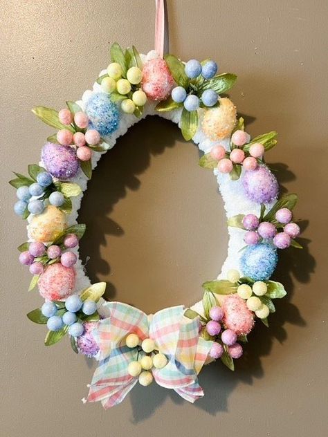 Easter Wreath Craft, Bunny Wreath Diy, Dollar Tree Easter Crafts, Idee Babyshower, Holiday Wreaths Diy, Easter Wreath Diy, Easter Spring Wreath, Easter Egg Wreath, Easter Craft Decorations