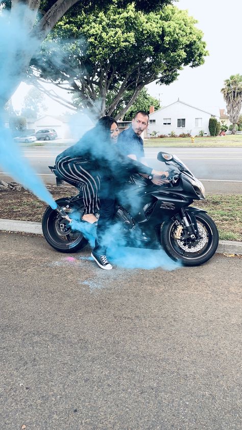 Gender Reveal Ideas With Motorcycle, Gender Reveal Biker Theme, Gender Reveal Ideas Motorcycle, Motorcycle Gender Reveal Ideas, Gender Reveal Motorcycle, Motorcycle Gender Reveal, Car Gender Reveal Ideas, Unique Gender Reveal Party Ideas, Biker Baby