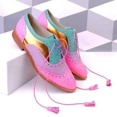 Fall Fashion Shoes, Wingtip Shoes, Oxford Heels, Brogue Shoes, Shoes Pink, Gold Shoes, Comfortable Flats, How To Make Shoes, Carrie Bradshaw