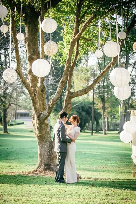 Easy wedding decor: paper lanterns! Louisiana Wedding, Wedding Ceremony Backdrop, Wedding Lanterns, Ceremony Backdrop, Tree Wedding, Wedding Deco, Paper Lanterns, Wedding Arch, Backyard Wedding