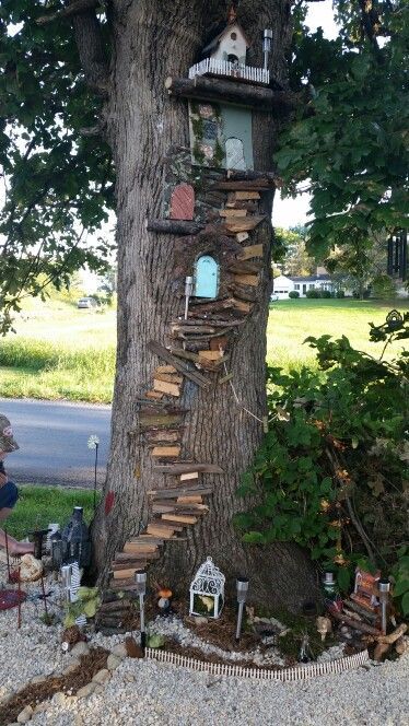 Diy fairy garden ideas outdoors tree stumps Large Fairy Garden, Fairy Doors On Trees, Fairy Garden Pots, Garden Shade, Shade Ideas, Fairy Garden Doors, Fairy Tree Houses, Fairy House Crafts, Tree House Diy