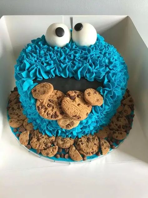 25 Creeptastic Halloween Party Food Ideas for Kids - Delishably Tårta Design, Cookie Monster Cake, Resipi Kek, Cookie Monster Birthday, Mini Torte, 귀여운 음식 그림, Monster Cake, Funny Birthday Cakes, Cute Baking