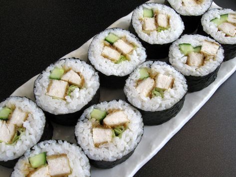 Chicken Katsu Sushi, Fried Chicken Sushi Roll, Sushi Recipes Chicken, Crispy Chicken Sushi, Chicken Sushi Rolls, Crispy Chicken Katsu, Sushi For Kids, Chicken Sushi, Sushi Roll Recipes