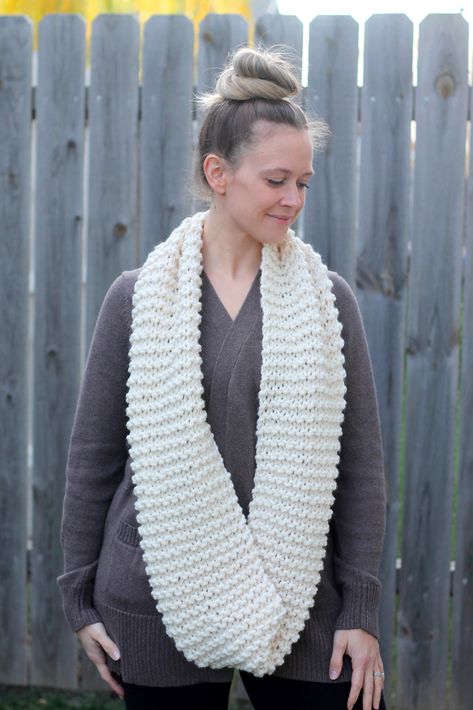 Cozy and Thick Knit Infinity Scarf ::Free Pattern:: Infinity Scarf Pattern Free, Infinity Scarf Free Pattern, Crochet Infinity Scarf Free Pattern, Diy Infinity Scarf, Infinity Scarf Knitting Pattern, Scarf Free Pattern, Infinity Scarf Crochet, Crochet Infinity Scarf Pattern, Bookmark Crochet