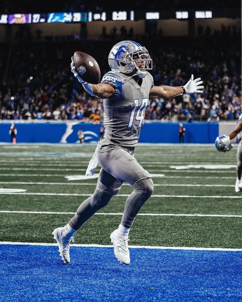 Amon Ra St Brown, Detroit Lions Wallpaper, Detroit Wallpaper, Amon Ra, Football Boyfriend, Lion Wallpaper, Smart Auto, Brown Wallpaper, Wide Receiver