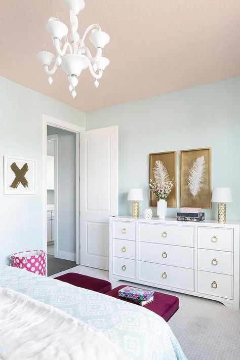 A pink ceiling beautifully complements light blue walls in this stylish girl's bedroom decorated with white and gold feather art pieces mounted above a white dresser accented with gold ring pulls and gold hammered lamps. Pink Ceiling, Light Blue Walls, Ring Pulls, Gold Bedroom, Casa Vintage, White Dresser, Feather Art, Trendy Bedroom