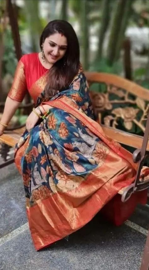 Floral Pattu Saree, Kalamkari Blouse, Kanjivaram Sarees Silk, Floral Print Sarees, Long Gown Design, Fancy Sarees Party Wear, Kalamkari Saree, Blouse Silk, Bridal Silk Saree