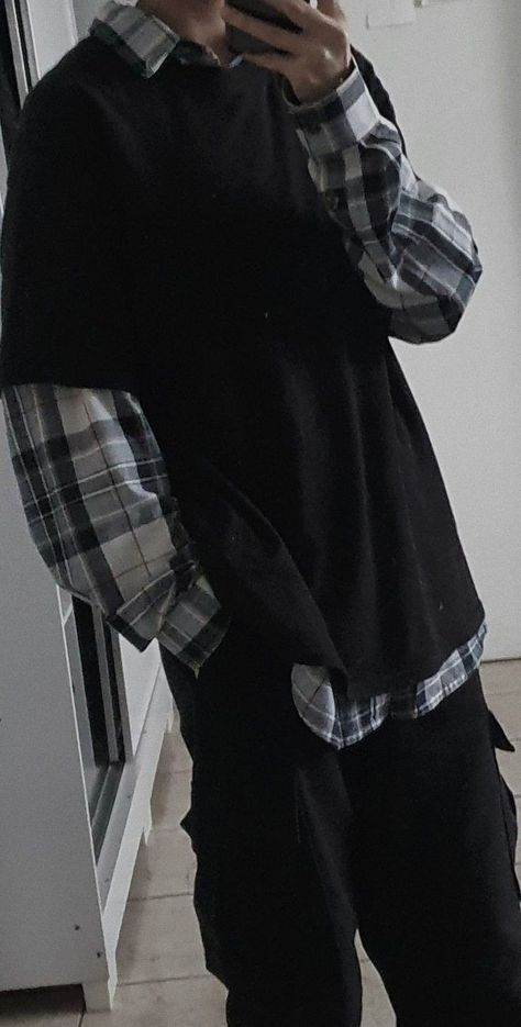 Emo Enby Outfits, Transmasc Outfits Winter, Dark Grunge Aesthetic Outfits Men, Outfits Grunge Hombre, Trans Male Outfits, Dark Grunge Outfits Men, Grunge Outfits Men 90s, E Boy Aesthetic Outfit, Male Clothes Aesthetic