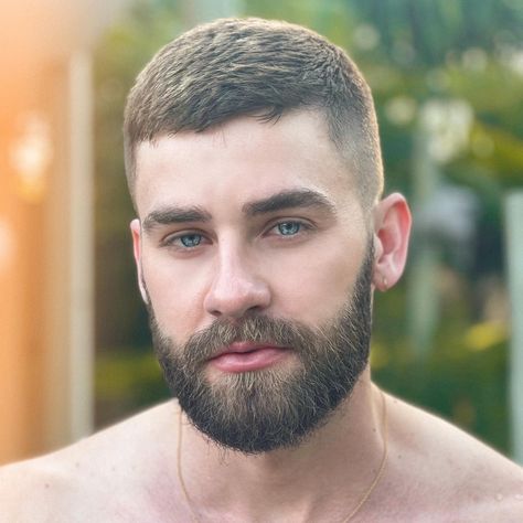 Short Hair Men With Beard, Razor Fade Haircut Men, Medium Buzz Cut, Men’s Hairstyles For Thinner Hair, Ceaser Cut Hair Men, Bad Boy Haircut, Men Haircut Black, Army Haircut Men, Mens Short Hair Styles