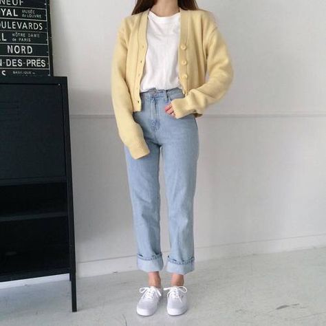 http://weheartit.com/entry/225622649 Mode Ulzzang, Pastel Outfit, Yellow Cardigan, Korean Girl Fashion, Korean Fashion Trends, Ulzzang Fashion, Mode Inspo, 가을 패션, Korean Street Fashion