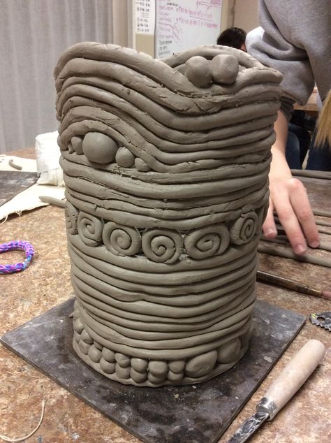 Coil Pottery, Coil Pots, Pottery Handbuilding, Clay Pot Crafts, Ceramic Figures, Pottery Crafts, Ceramics Pottery Art, Clay Art Projects, Ceramics Projects