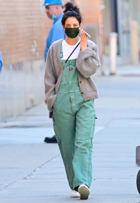 Spring Overalls Outfit, Katie Holmes Outfits, Overalls Outfit Winter, Dickies Overalls, Katie Holmes Style, Overall Outfit, Overalls Outfit, Fashion Icons, Katie Holmes