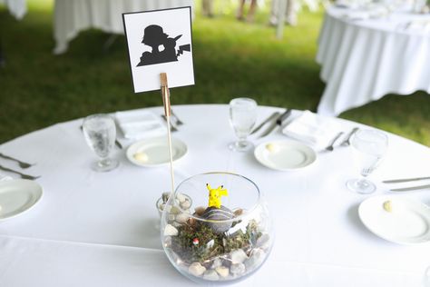 Pokemon Centerpieces Wedding, Pokemon Wedding Decorations, Pokemon Wedding Centerpieces, Mochi Wedding, Wedding Pokemon, Pokemon Wedding Ideas, Anime Wedding Ideas, Pokemon Centerpieces, Pokemon Wedding