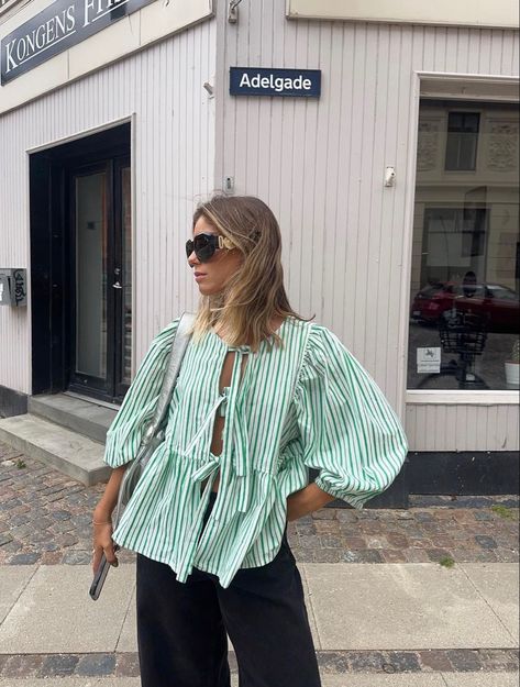 Laced Up Shirt, Streetwear Aesthetic, Puff Long Sleeves, Bow Blouse, Peplum Blouse, Puff Sleeve Blouse, Mode Inspo, Elegant Shirt, Round Neck Tops