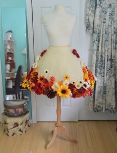 Making a Fall Flower Fairy, Part One Flower Costume, Practical Wedding, Fall Flower, Flower Skirt, Couture Mode, Flower Fairies, Fairy Costume, Fairy Dress, Dresses Lace