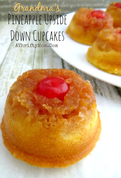 Upside Down Cupcakes, Mini Pineapple Upside Down Cakes, Pineapple Upside Down Cupcakes, Bake Sale Treats, Fruit Cupcakes, Dessert Mini, Dessert Oreo, Bake Sale Recipes, Easy Cupcake Recipes