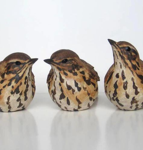 Bird Pottery Ideas, Pottery Birds Ideas, Ceramic Birds Pottery, Ceramic Animals Sculpture, Cool Ceramics, Ceramic Sculpture Ideas, Ceramics Animals, Ceramic Sculpture Artists, Wildlife Sculpture