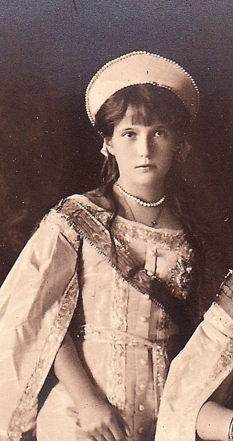 Grand Duchess Anastasia Nikolaevna Anastasia Costume, Grand Duchess Anastasia, Anastacia Disney, Anastasia Nikolaevna, Familia Romanov, Princess Anastasia, Alexei Romanov, Romanov Sisters, Anastasia Romanov