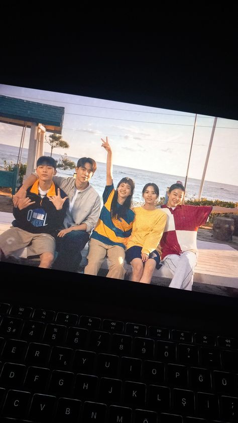 twenty five twenty one - 2521 - fake story - netflix - k drama Twenty Five Twenty One Aesthetic, Watching Kdrama Aesthetic, Watching Drama On Laptop, Watching Kdrama, Aesthetic Snap, 00s Aesthetic, Kdrama Wallpaper, Twenty Five Twenty One, Fake Photos