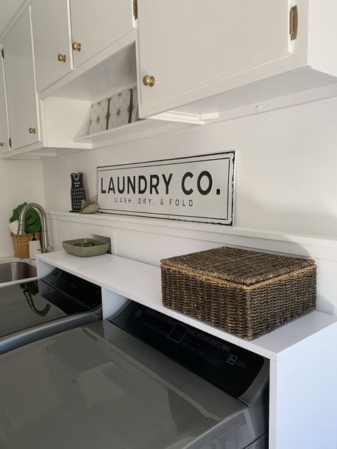 Simple Modern Laundry Room, Laundry Room Ledge, Top Loading Washing Machine Laundry Room, Shelf Behind Laundry Machine, Laundry Room Top Loaders Layout, Top Loading Washer Laundry Room, Simple Laundry Room Ideas Small Spaces, Top Loader Laundry Room, Laundry Room Counter