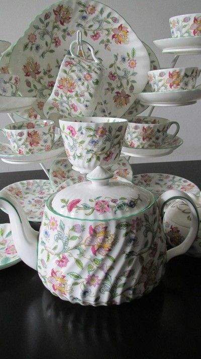 Haddon Hall, English Tea, Chocolate Tea, Ceramic Dinnerware, Teapots And Cups, Beautiful Coffee, Stoke On Trent, Tea Service, Serving Piece