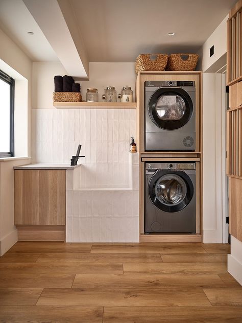 Utility Room Inspiration, Dog Bathing Station, Dog Room Design, Pet Washing Station, Emma Hill, Colorful Bathroom Tile, Custom Laundry Room, Doggy Day Care, Dog Washing Station