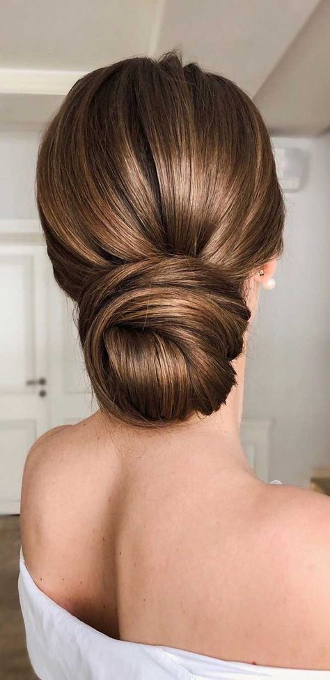 wedding updos, bridal hairstyle, best wedding hairstyles 2020 #weddinghairstyles #bridalupdo Bridal Hair Updo Elegant, Straight Wedding Hair, Wedding Hair Brunette, Bridal Hair Half Up, Gorgeous Wedding Hairstyles, Wedding Hair Up, Bridal Hair Buns, Vlasové Trendy, Bridal Hair Updo