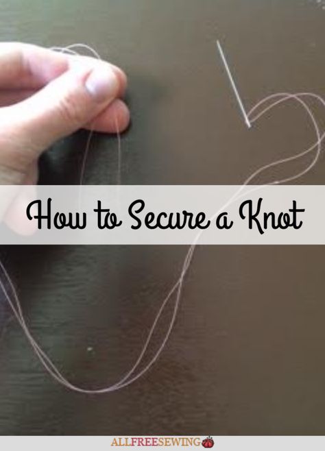 Youve threaded the needle, now you have to tie a knot. Seems pretty basic, but if youve never done it before you might start to second guess yourself here. This is the very basic way to make a sewing knot that will keep your stitches in place for hand sewing projects. How To Sow Clothes, Sewing Knot, How To Tie A Knot, Tie A Knot, Hand Sewing Projects, Sewing Class, Tie Knots, Sewing Tips, Sewing Thread