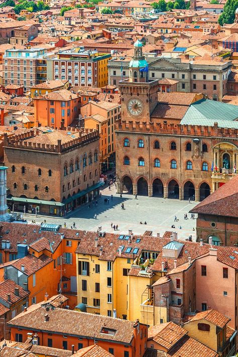 Image taken from above of a square in Bologna surrounded by terracotta rooftops behind in Emilia-Romagna, Italy. Emilia Romagna Italy, Places To Visit In Italy, Italian Country, Modena Italy, Italian Aesthetic, Bologna Italy, Italy Travel Tips, Italy Aesthetic, Italian Culture