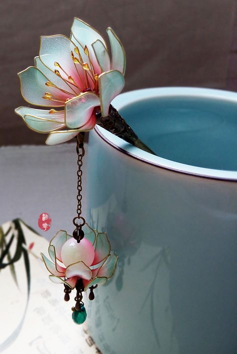 Blue Water Lily, Lotus Lamp, Bijoux Art Deco, Style Bleu, Lily Lotus, Bridal Headdress, Lamp Pendant, Parts Of A Flower, Blue Pendant