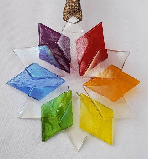 Glass Fusion Ideas, Fused Glass Artwork, Glass Christmas Decorations, Fused Glass Ornaments, Glass Fusing Projects, Mosaic Stained, Stained Glass Christmas, Stained Glass Crafts, Glass Christmas Tree Ornaments