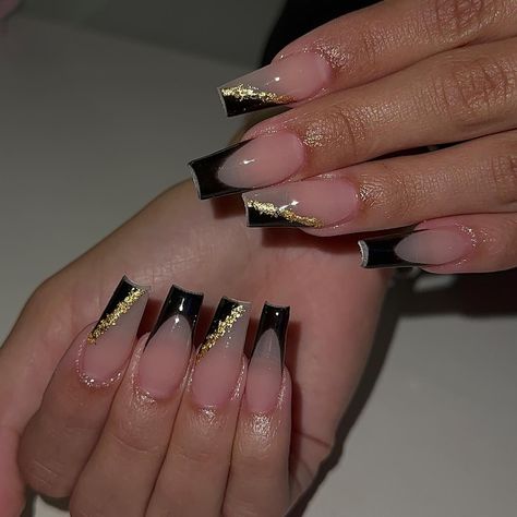 Cute Gold And Black Nails, Black And Gold Nail Designs Coffin, Coffin Black And Gold Nails, Acrylic Black And Gold Nails, Black And Gold Nails Medium, Black And Gold Nails Ideas Coffin, Acrylic Nail Designs For Black Dress, Nails Design Black And Gold, Square Gold French Tip Nails