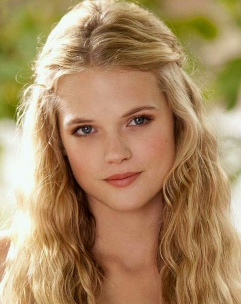 Gabriella Gabriella Wilde, Blonde Actresses, Blonde Curly Hair, Long Blonde, Long Blonde Hair, Woman Face, Easy Hairstyles, Pretty People, Blonde Hair