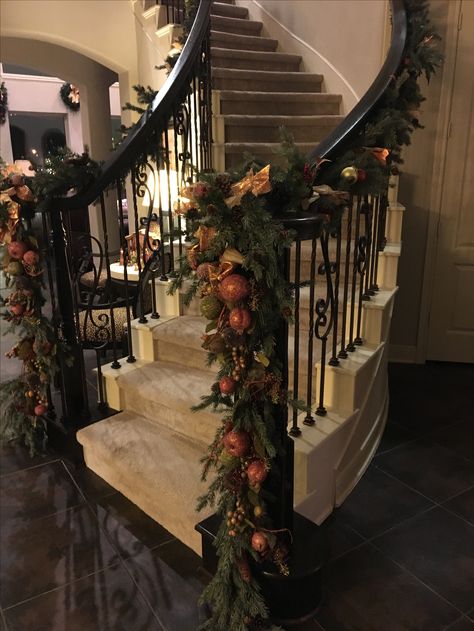 Mediterranean Christmas Decor, Tuscan Christmas Decor, Mediterranean Christmas, Christmas Staircases, Tuscan Christmas, Stairway Garland, Lion House, Christmas Stairs, Cookie Crumble