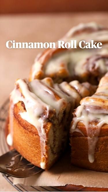 Cinnamon roll cake- a giant homemade cinnamon roll in cake form, with all the classic cinnamon roll flavors. It features soft, fluffy dough, a cinnamon sugar swirl, and cream cheese icing on top. Giant Cookie Wedding Cake, Toppings For Cinnamon Rolls, Cinnamon Rolls With Toppings, Cinnamon Cake Roll, Cinnamon Roll Loaf Cake, Cinnamon Roll Layer Cake, Giant Cinnamon Roll Cake, Cinnamon Roll Cake With Cream Cheese, Cinammon Roll Cake