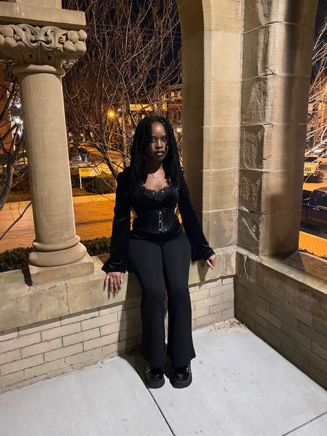 Sidney Aesthetic Core, Soft Goth Black Women, Goth Black Women Outfit, Gothic Fashion Black Women, Goth Black Girls Aesthetic, Gothic Summer Outfits Grunge, Black Goth Girl Aesthetic, Goth Outfits Black Women, Emo Black Women Outfits