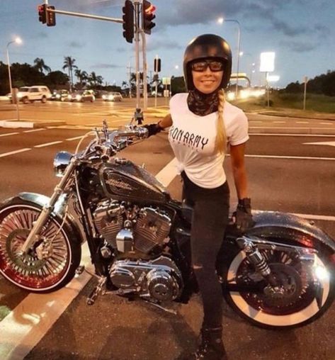 Chicks On Bikes, Motos Harley, Adventure Girl, Motorbike Girl, Old Motorcycles, Harley Bikes, Biker Chic, Lady Riders, Bobber Motorcycle