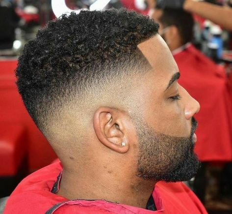 Skin Fade Haircut Men Black, Mid Fade Haircut Men Black, Black Fade Haircut, Black Man Haircut Fade, Waves Hairstyle Men, Mid Fade Haircut, Taper Fade Curly Hair, Afro Hairstyles Men, Undercut Fade