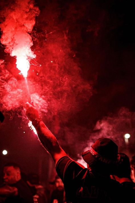 Pyro Tattoo, Hooligans Football, Football Ultras, Ultras Hooligans, Dystopian Aesthetic, Ultra Casual, Ultras Football, 4k Wallpaper Iphone, Galaxies Wallpaper