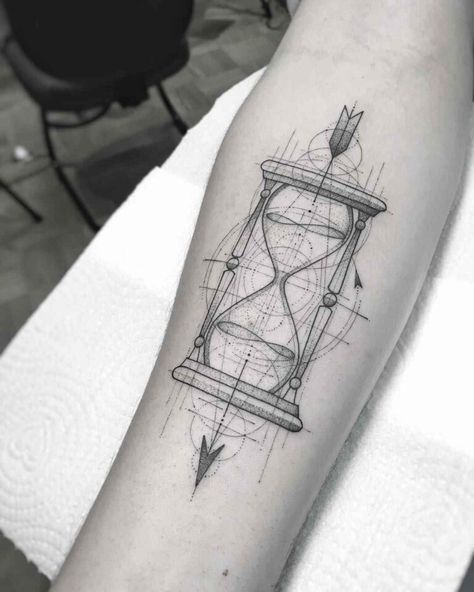 Backpiece Tattoo, Minimalistic Tattoo, Typography Tattoo, Hourglass Tattoo, Inspiration Tattoos, Geometric Tattoo Design, Tattoo Graphic, Black Tattoo, Tattoo Designs And Meanings