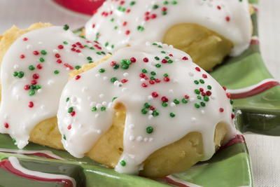 Nonna's Shortcut Ricotta Cookies | MrFood.com Best Italian Cookie Recipe, Recipe With Ricotta Cheese, Ricotta Cookies Recipe, Recipe With Ricotta, Italian Cookie Recipe, Ricotta Cheese Recipes, Italian Cookie, Ricotta Cookies, Italian Christmas Cookies