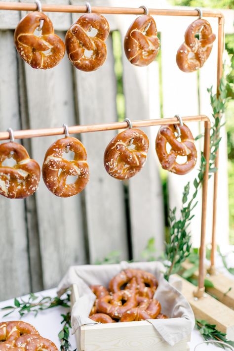 EASY FUN ENTERTAINING IDEAS: A DIY PRETZEL BAR Wedding Food Bars, Pretzel Bars, Party Bites, Baby Bash, Wedding Food Drink, Carnival Food, Edible Favors, Edible Wedding Favors, Food Stations