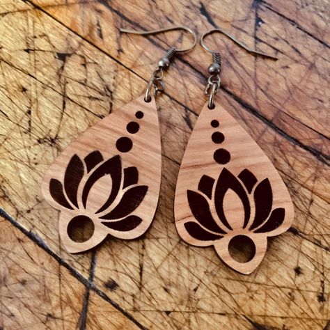 Laser Earrings, Laser Cut Wood Jewelry, Wood Jewelry Diy, Bird Svg, Wood Jewelery, Engraved Earrings, Paper Cut Design, Laser Art, Valentine Decor