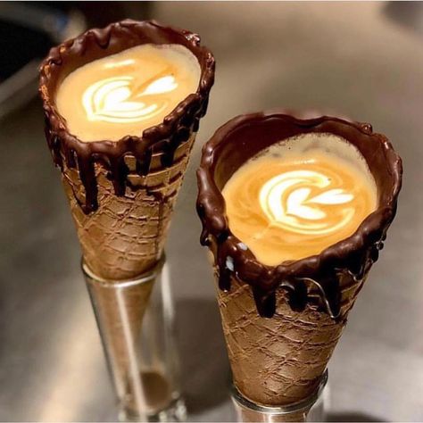 Coffee • Motivation • Blog on Instagram: “WOW! 🔥 👉 @danielrdelcarlo ・・・ Coffee cone! 😍 ☕️ 🍦 | #CoffeeFanatics | Follow @coffeefanatics For More!” Food Truck Desserts, Coffee In A Cone, Coffee Shop Menu, Coffee Geek, Cappuccino Coffee, Coffee Business, Cafe Latte, Cars And Coffee, Food Pairings