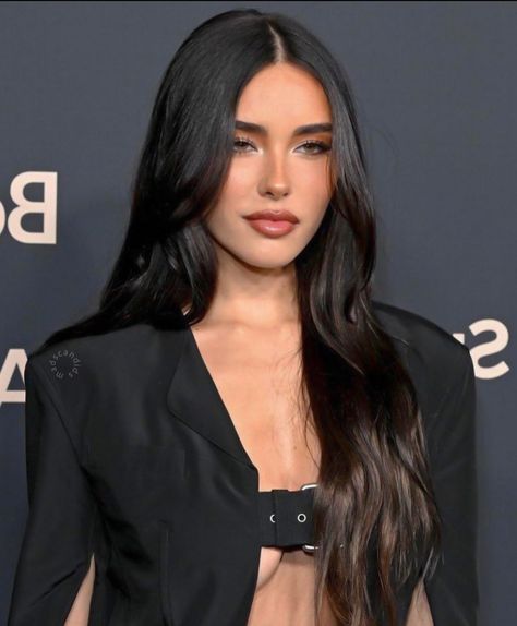 come thru Madison Beer Instagram, Madison Beer Hair, Estilo Madison Beer, Beer Outfit, Penteado Cabelo Curto, How To Make Beer, Your Profile, Hair Color Dark, Instagram Growth