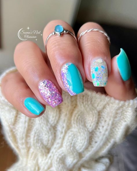 Saema Goraya on Instagram: “The new @sol_dip collection Take it Easy has prettiest colors ever 💜 Consisting of the best color palette imaginable, you can’t go wrong…” Seashell Nails, Mint Nails, Aqua Nails, Teal Nails, Stylish Nails Designs, Vacation Nails, Sparkle Nails, Glam Nails, Dipped Nails