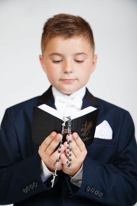 1st holy communion photo idea  picture taken by http://www.mintandlace.com/ . Communion Photo Ideas, Communion Photos, Boys First Communion, 1st Communion, Park Pictures, Love My Boys, Lyric Video, Holy Communion, Photo Idea