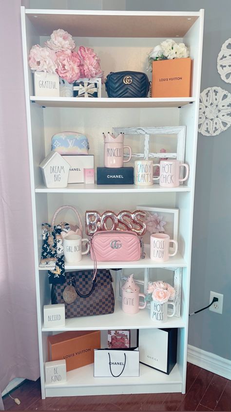 Purse Storage Display, Purse Shelf Ideas, Purse Shelves Display, Purse Display Ideas, Handbag Display Ideas, Purse Shelf, Diy Closet System, Purse Display, Display Bookcase