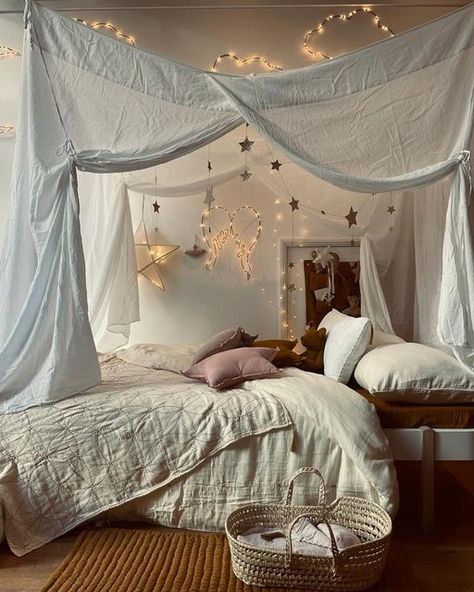 Design Creative Ideas, Canopy Over Bed, Bed Drapes, Chambre Inspo, Eclectic Wallpaper, Curtain Window, Sparkling Lights, Bed Canopy, Apartment Decor Inspiration